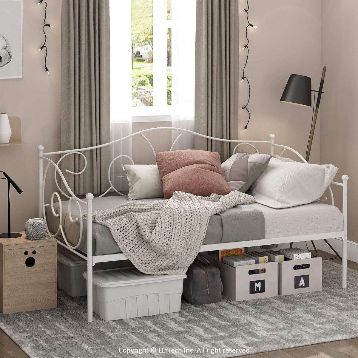 White Metal Daybed V1912